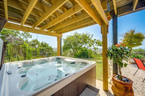 Fredericksburg Retreat with Private Hot Tub and Patio!